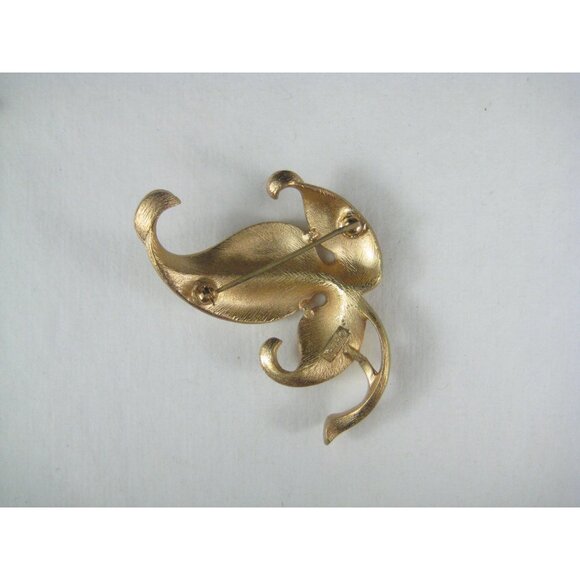 Crown Trifari Goldtone Leaf Brooch Pin Vintage Polka Dot Texture - Picture 4 of 5